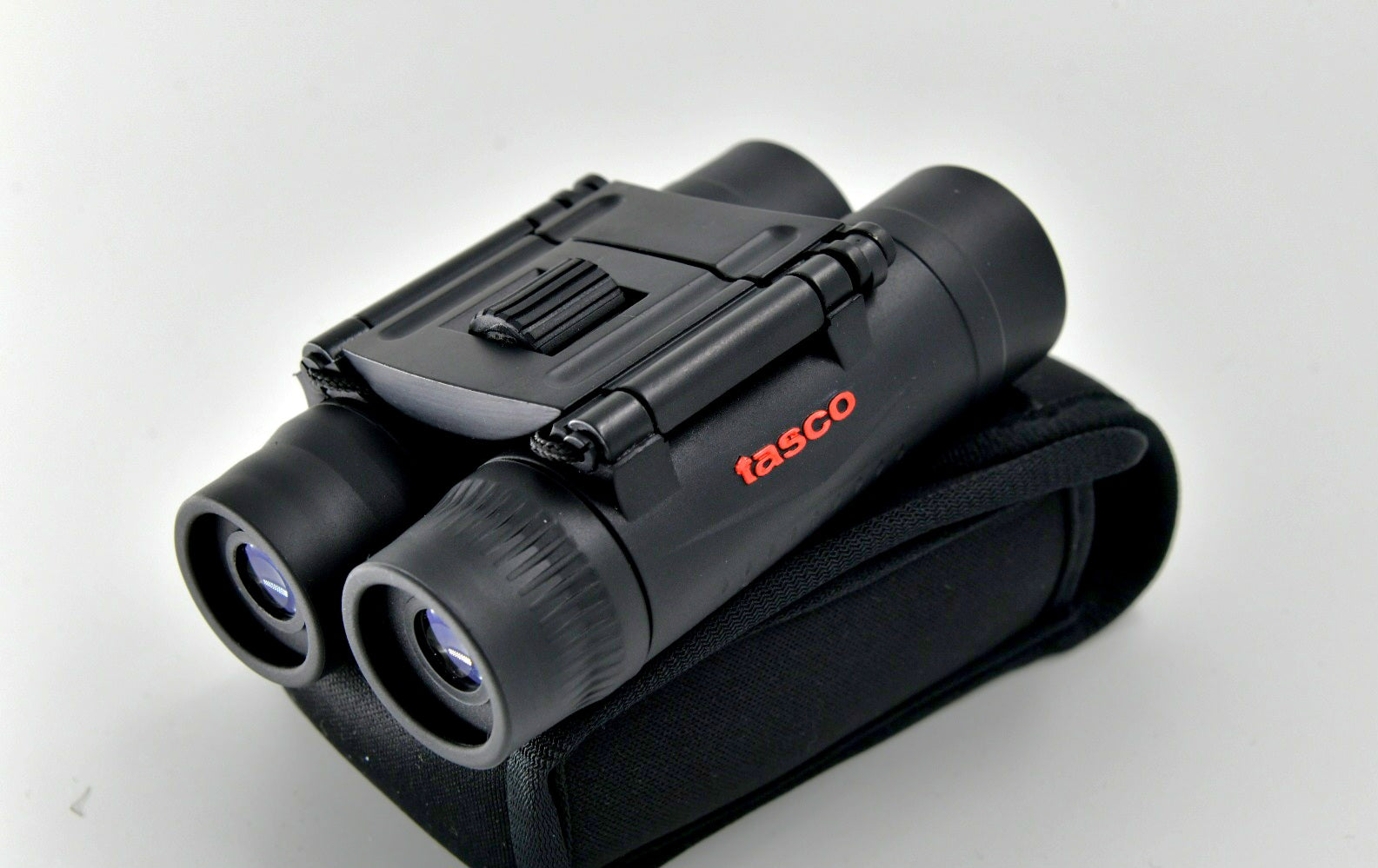 Tasco Essentials Compact 10x25 kikare 