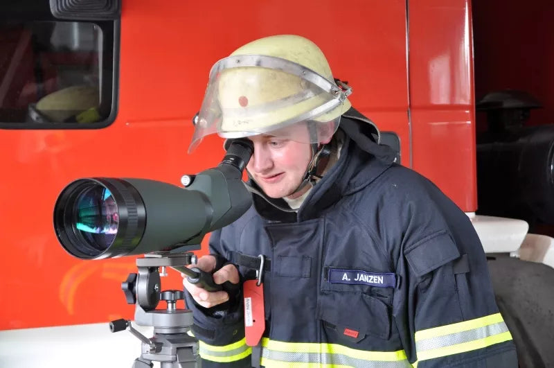 BRESSER Pirsch 25-75x100 45° tubkikare 